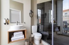 Rent by room in Lisbon - Lapa Diplomatic Suite 1.2 by Feel Lisboa