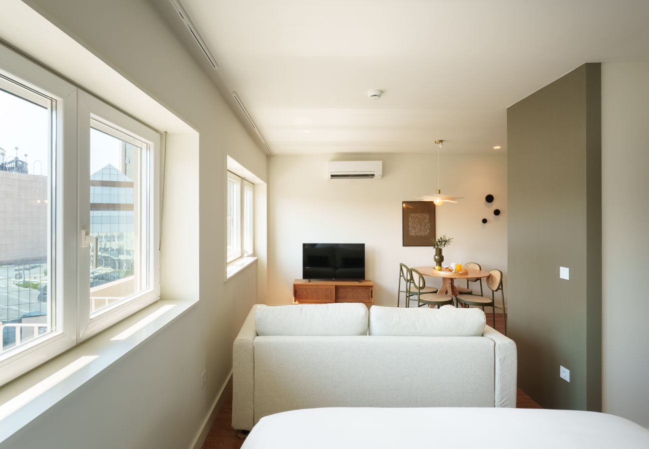 Corporate studio in Porto, perfect for business trips.